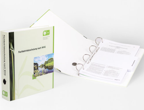 Printed presentation folder for training materials