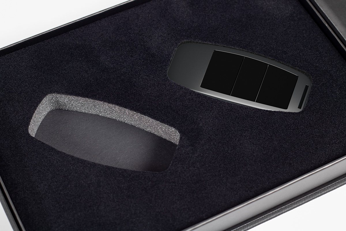 Klappkassette für Fahrzeugschlüssel bezogener Schaumstoff