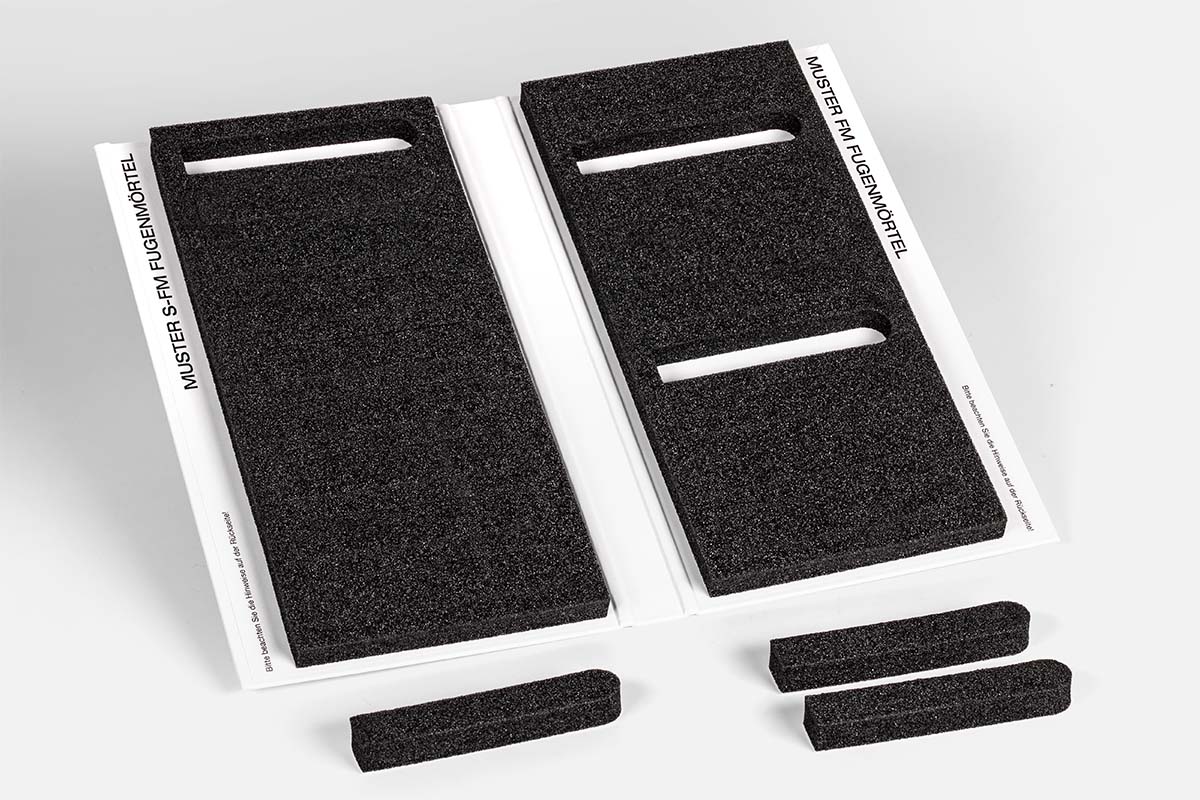 Präsentationsmappe mit Schaumstoffinlay für Fugenmörtel - geöffnet