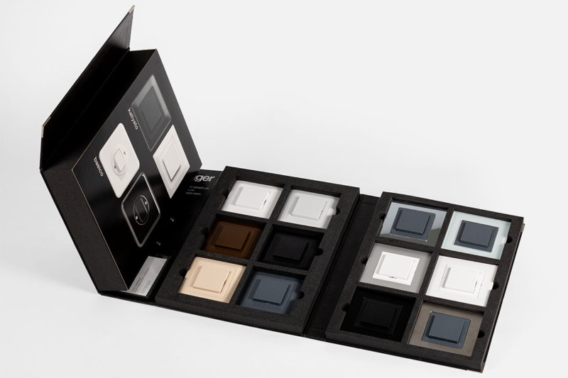 individuelle-musterverpackung-steckdosen-bedruckt-aufgeklappt