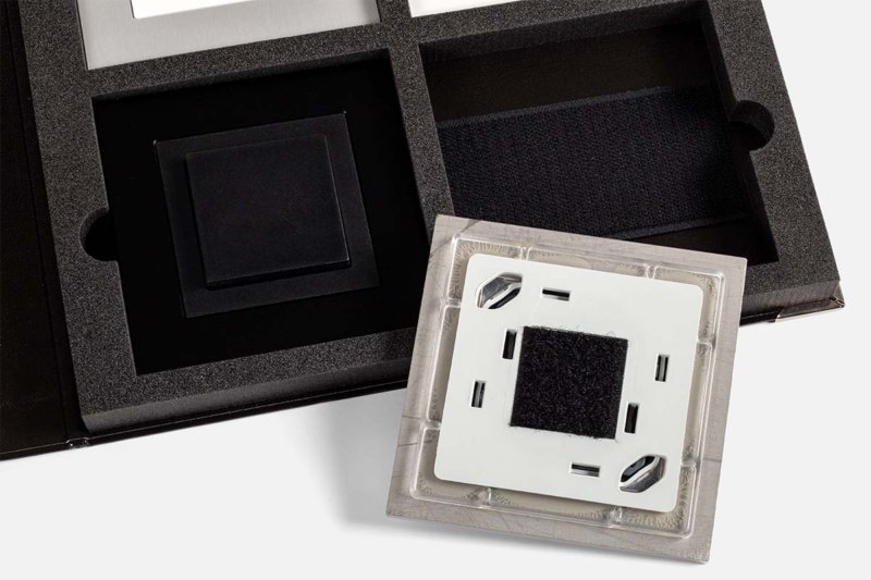 musterverpackung-lichtschalter-schaumstoffeinlage-klettband