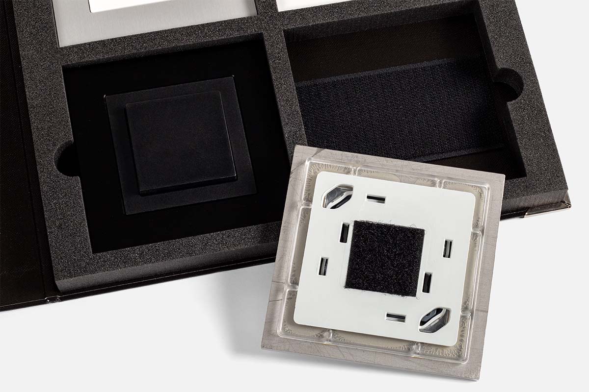 musterverpackung-lichtschalter-schaumstoffeinlage-klettband